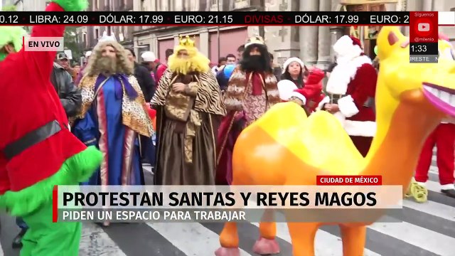 Operadores de juegos mecánicos protestan disfrazados en el Monumento a la Revolución