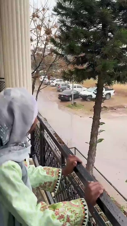 Islamabad main barish or pakory #youtuber #youtubeshorts