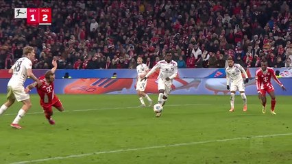 Late Kane penalty saves Bayern's unbeaten run