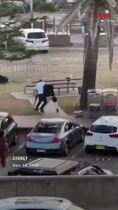 "Hero" Bystander who Tackled Bondi Beach Gunman Identified by Relatives