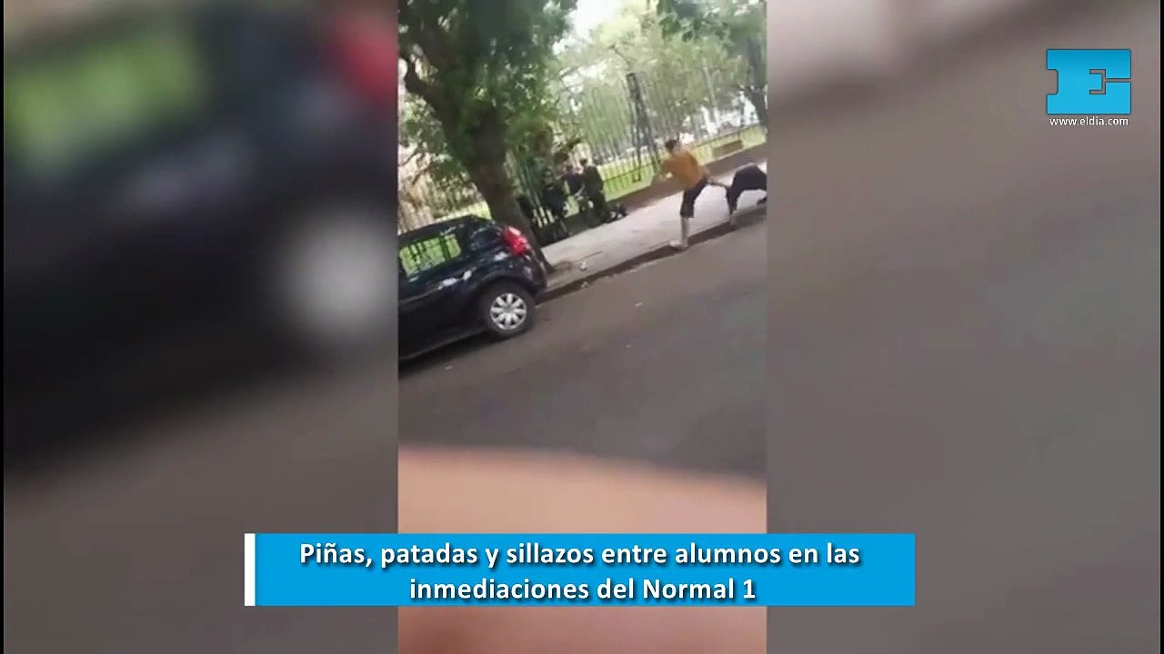 Piñas, patadas y sillazos entre alumnos en las inmediaciones del Normal 1