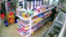 Bebida na cueca: Câmera flagra dupla furtando em estabelecimento comercial em Cascavel