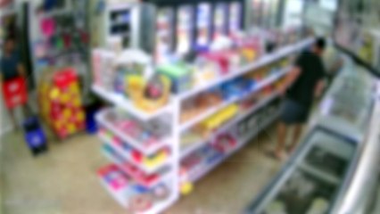 Bebida na cueca: Câmera flagra dupla furtando em estabelecimento comercial em Cascavel