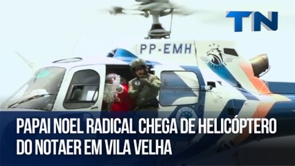 Papai Noel radical chega de helicóptero do Notaer em Vila Velha