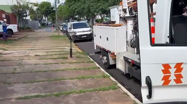 Fio de alta tensão se rompe, provoca fogo e assusta pedestres em Umuarama