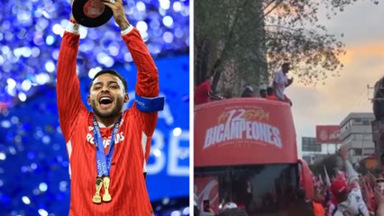 Alexis Vega regala cerveza a la afición de Toluca en la celebración del Bicampeonato