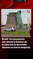 Brasil: Un monumento que simula la Estatua de la Libertad se derrumbó durante un fuerte temporal.