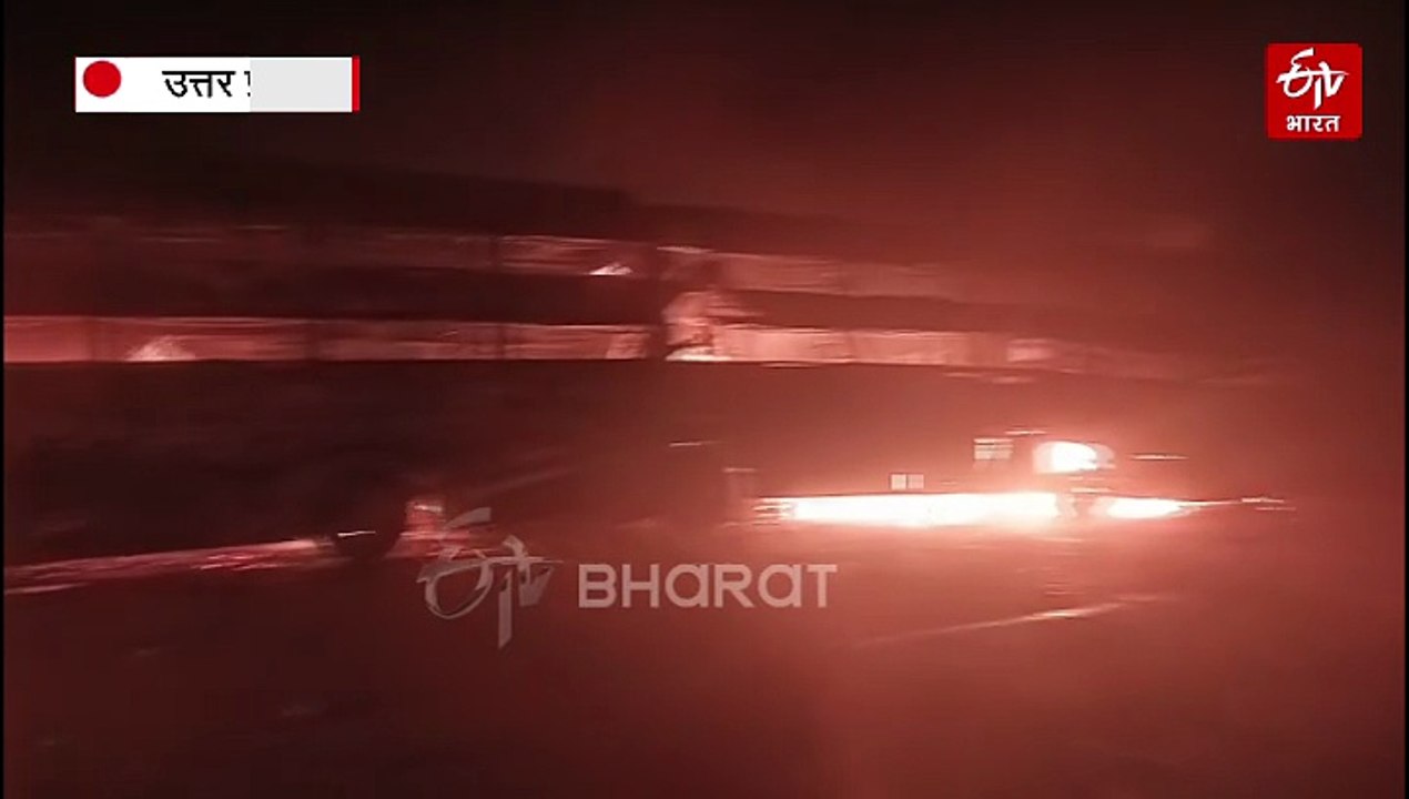 मथुरा में यमुना एक्सप्रेसवे पर बसें-कार टकराईं; 2 की जिंदा जलकर मौत, 100 से अधिक की हालत गंभीर