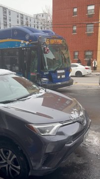Bronx MTA bus crashes into multiple vehicles, injuring 7