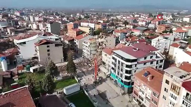 Sındırgı'da depremin izleri siliniyor