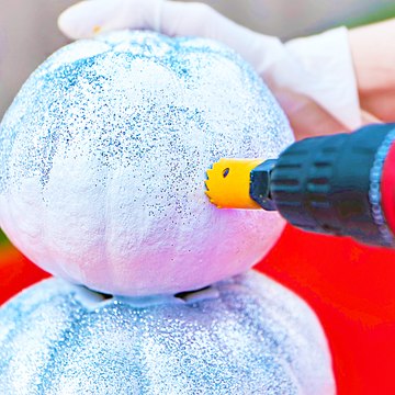 Upcycling pumpkins into heartwarming Christmas decor 🎄