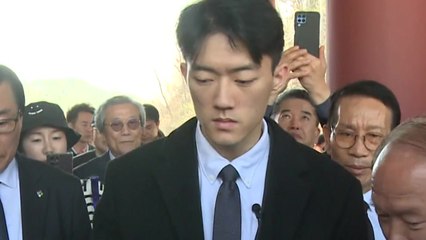 웹툰 캐릭터로 등장한 '전두환'.. 작가는? 손자 '전우원' [앵커리포트] / YTN
