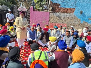 छात्र के साथ शिक्षिका द्वारा मारपीट व दस्तार से छेड़छाड़ किए जाने की घटना को लेकर की बैठक