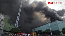 高雄大發工業區中午鍋爐爆炸火勢猛烈  陳其邁下午勘查