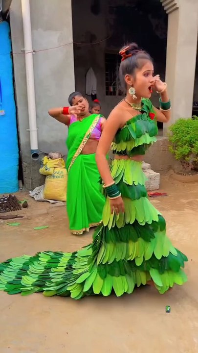 Enjoy this beautiful dance video of Gudiya Rani performing gracefully in her new dressA perfect mix of dance, fashion, and expression that brings positive energy and entertainmentThis video is ideal for global audiences who love dance performances