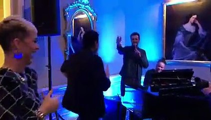Katy Perry, Lionel Richie & Luke Bryan Treat A Cocktail Party To A Soulful Performance Of 'I'll Be There'