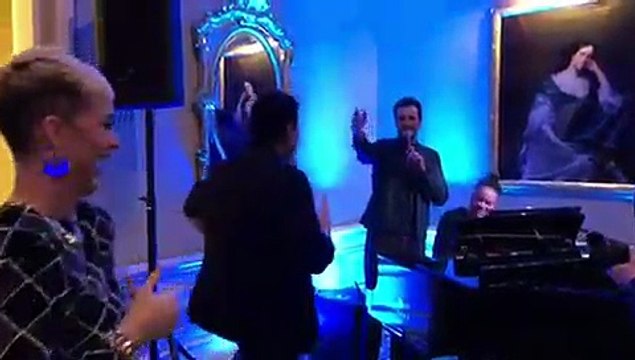 Katy Perry, Lionel Richie & Luke Bryan Treat A Cocktail Party To A Soulful Performance Of 'I'll Be There'