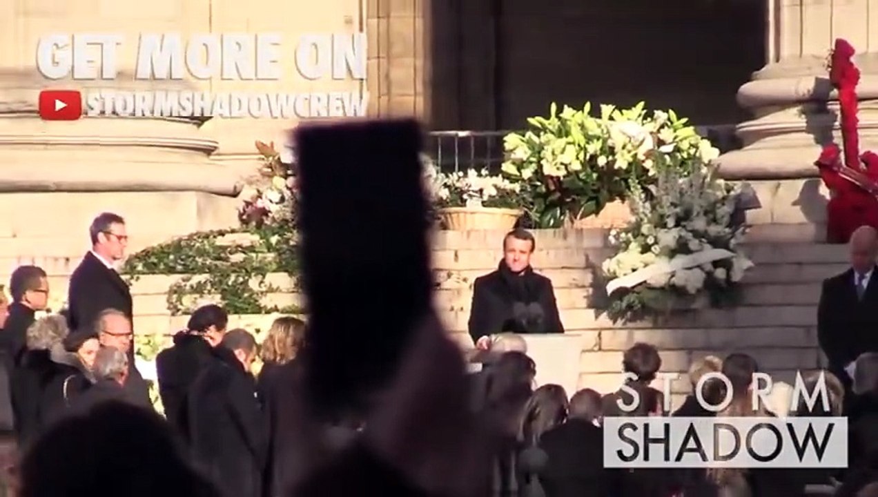 2017 – Johnny Hallyday : le 7 décembre, obsèques à la Madeleine, entrée et sortie du cercueil (Stormshadows)