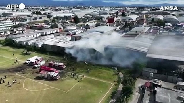 Precipita un jet privato in Messico, soccorritori al lavoro a Toluca