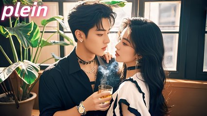 fille a voyagé dans le monde du roman, a embrassé le PDG pour survivre et a changé son destin