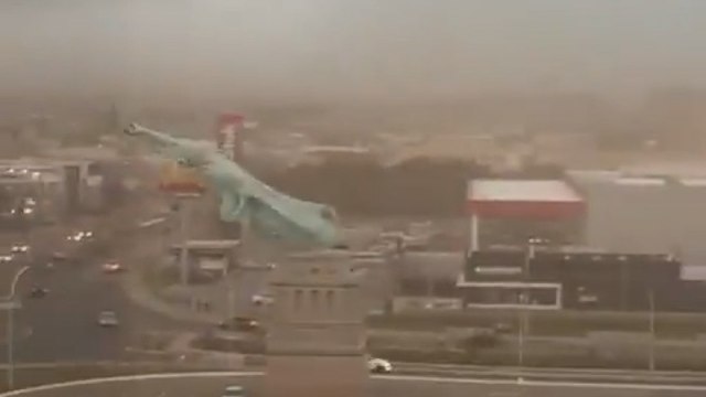 Brasile, vento forte a Guaíba: crolla replica della Statua della Libertà