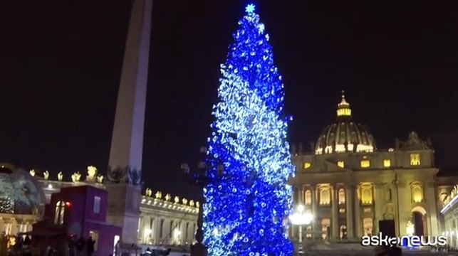 L'albero da Bressanone, il presepe da Nocera Inferiore: Piazza San Pietro si accende per il Natale