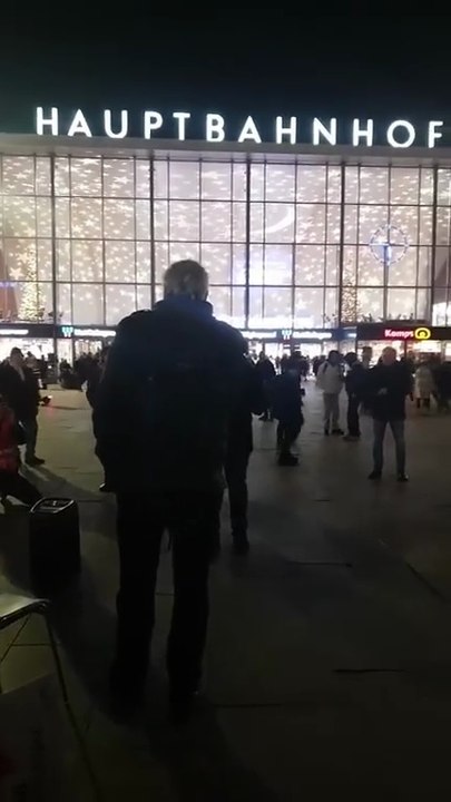 Am Kölner Dom/Hbf: BSW Aktion zur Neuauszählung der Bundestagswahl, mit Andrej Hunko