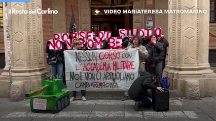 Protesta UniBo: il video choc della ministra Bernini sul carrarmato