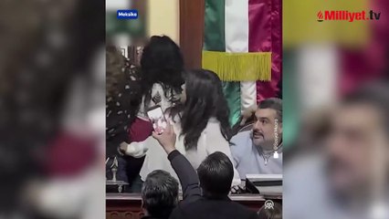 Mecliste kadın vekiller birbirine girdi! Saç saça, baş başa kavga
