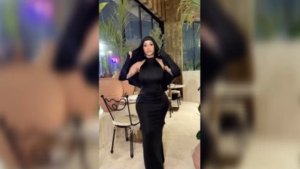 Hijab e abaya. Cardi B conquista il cuore dell’Arabia Saudita e diventa “Halal B"