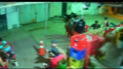 Câmeras flagram ataque a tiros em bar que deixou quatro pessoas baleadas em destino turístico da Bahia