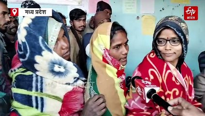 किसान महिलाएं सर्द रातों में खाद वितरण केंद्र पर, फिर भी नहीं मिल रहा टोकन