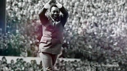 Barack Obama, Cristiano Ronaldo, & More Pay Tribute To Late Soccer Legend King Pelé