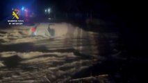 Rescatados segundos antes de que su coche fuera arrastrado por una crecida en Águilas, Murcia
