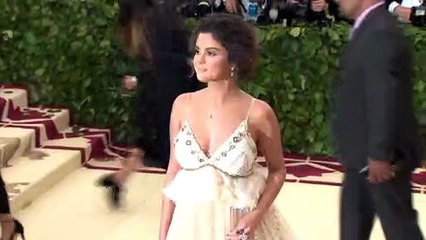 Selena Gomez Reportedly Dating The Chainsmokers’ Drew Taggart