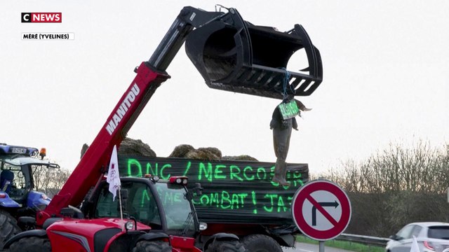 «On est là pour faire durer le mouvement» : pour faire entendre leurs revendications, les agriculteurs créent des blocages