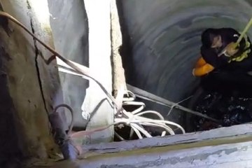 Video News: अहमदाबाद में 60 फीट गहरे कुए में फंसे पिता-पुत्री