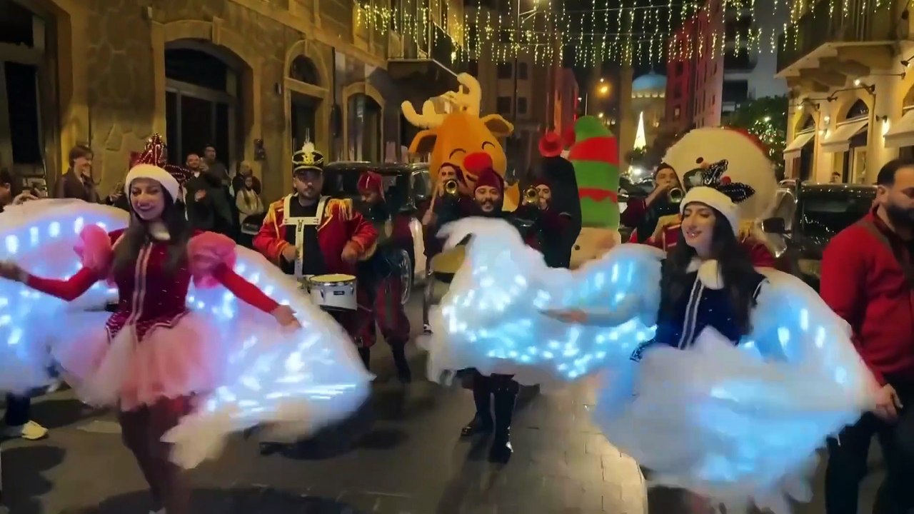 Beirut veranstaltet bunten Weihnachtsumzug trotz Spannungen mit Israel