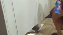 مسك شاب و حبيبته داخل حمام نساء