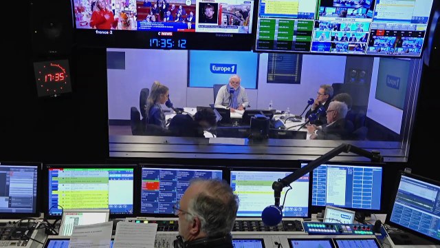 «Sales connes» : S.Saldmann juge «démesurée»« la plainte collective d'associations contre B.Macron