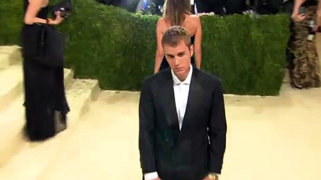 Justin Bieber Shaves His Head