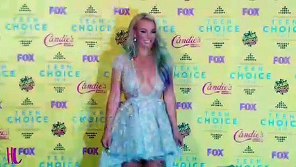 Kenan Thompson praises Kim Kardashian’s SNL debut in an exclusive interview.