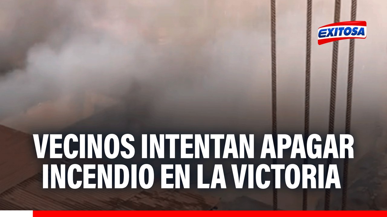 Incendio consume vivienda y presunto almacén clandestino en La Victoria: Vecinos intentan mitigarlo con baldes y mangueras