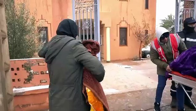 فيديو عن عمليات فك العزلة عن السكان المتضررين من موجة البرد