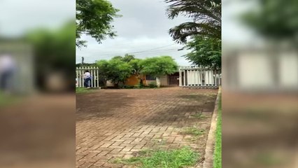 Polícia Rodoviária e Papai Noel entregam presentes no Centro da Juventude em Cascavel