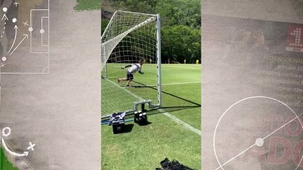 Neto aparece em treino no Lonier e se prepara para retornar ao Botafogo