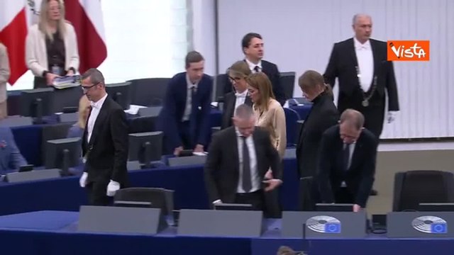 Metsola consegna il premio Sacharov ai rappresentanti dei due giornalisti in carcere in Georgia e Bielorussia: il video