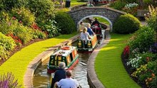 Cruising the miniature canal #canal #british #canalboat #narrowboat #boating