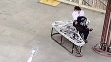 Viral Aksi Tak Pantas Muda Mudi di Skywalk Teras Cihampelas Bandung