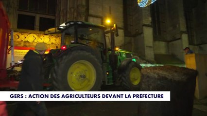 Gers : action des agriculteurs devant la préfecture